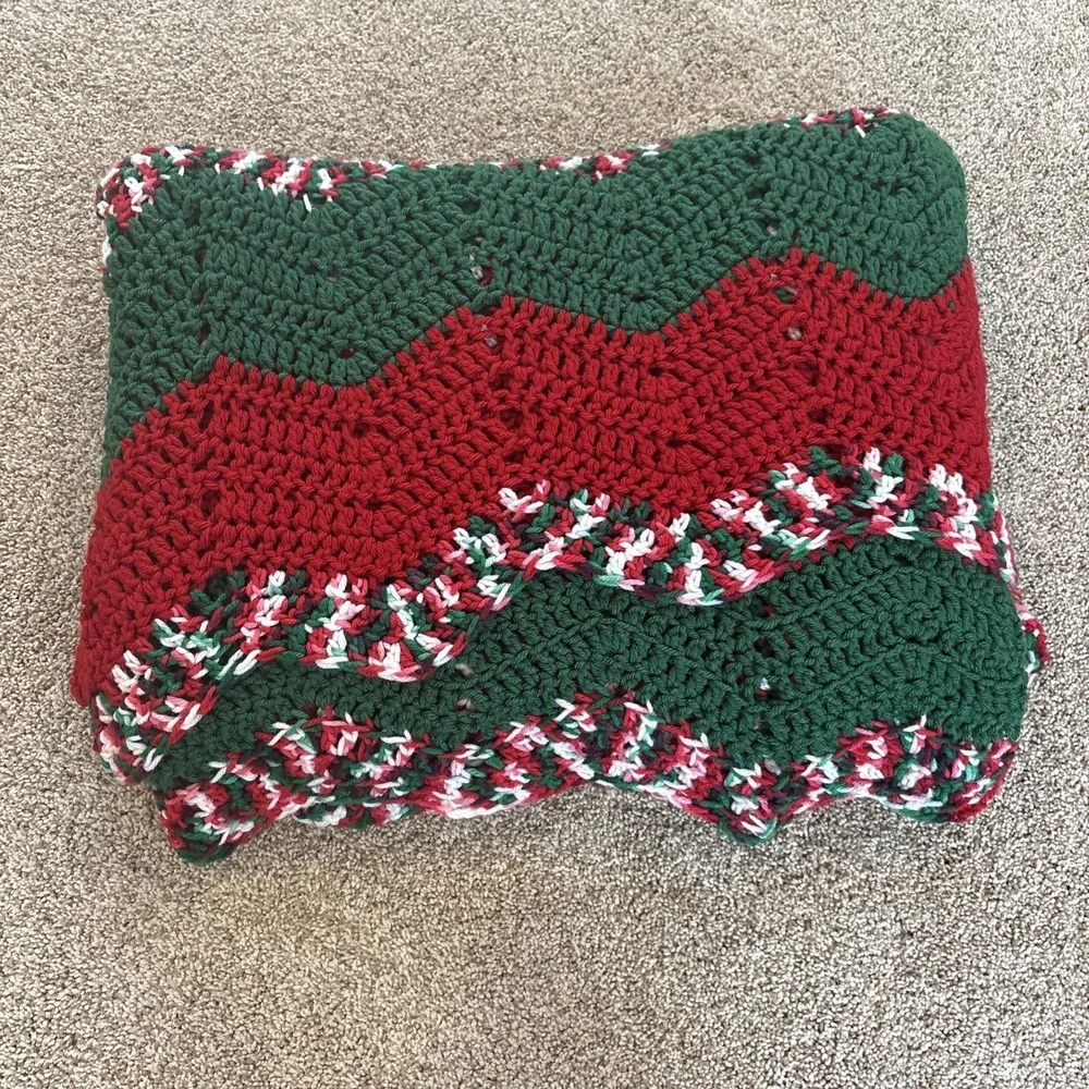 Handmade Christmas Holiday Lacy Chevron‎ Crochet Stitch Throw Blanket